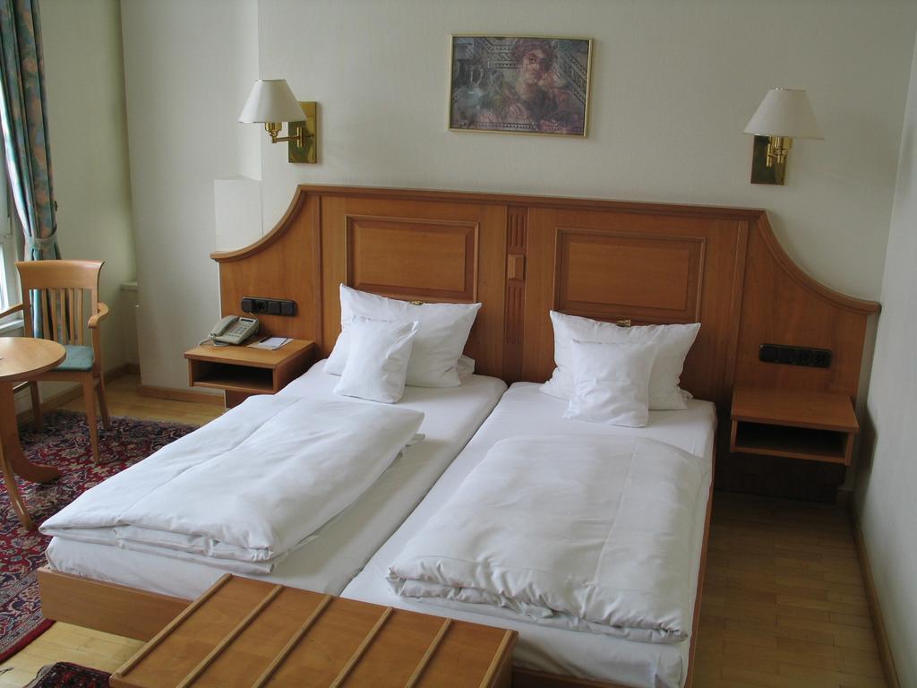 Hotel Roemischer Kaiser ترير المظهر الخارجي الصورة