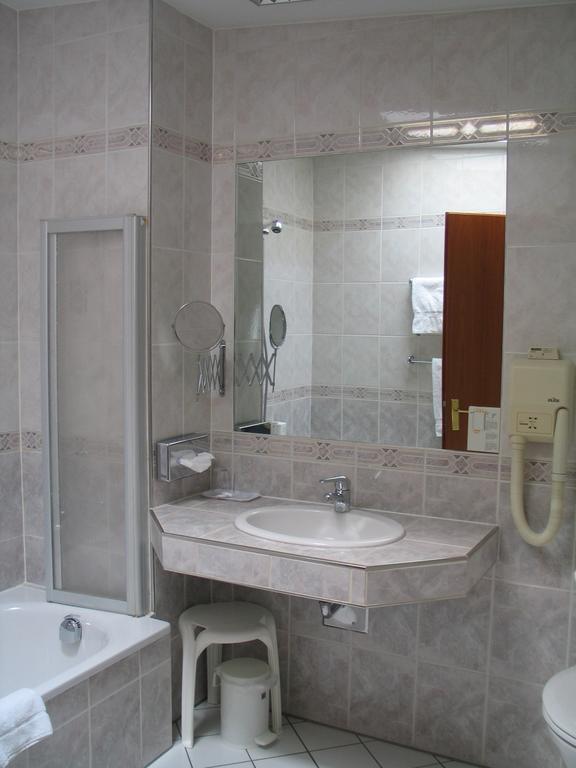 Hotel Roemischer Kaiser ترير المظهر الخارجي الصورة