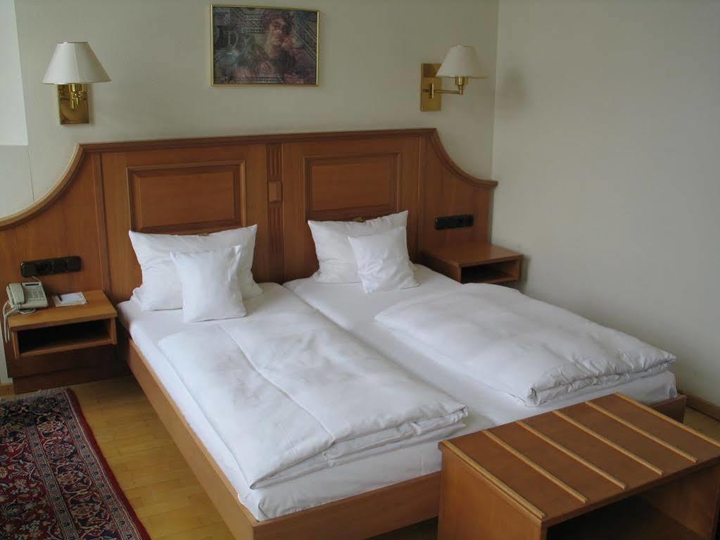 Hotel Roemischer Kaiser ترير المظهر الخارجي الصورة